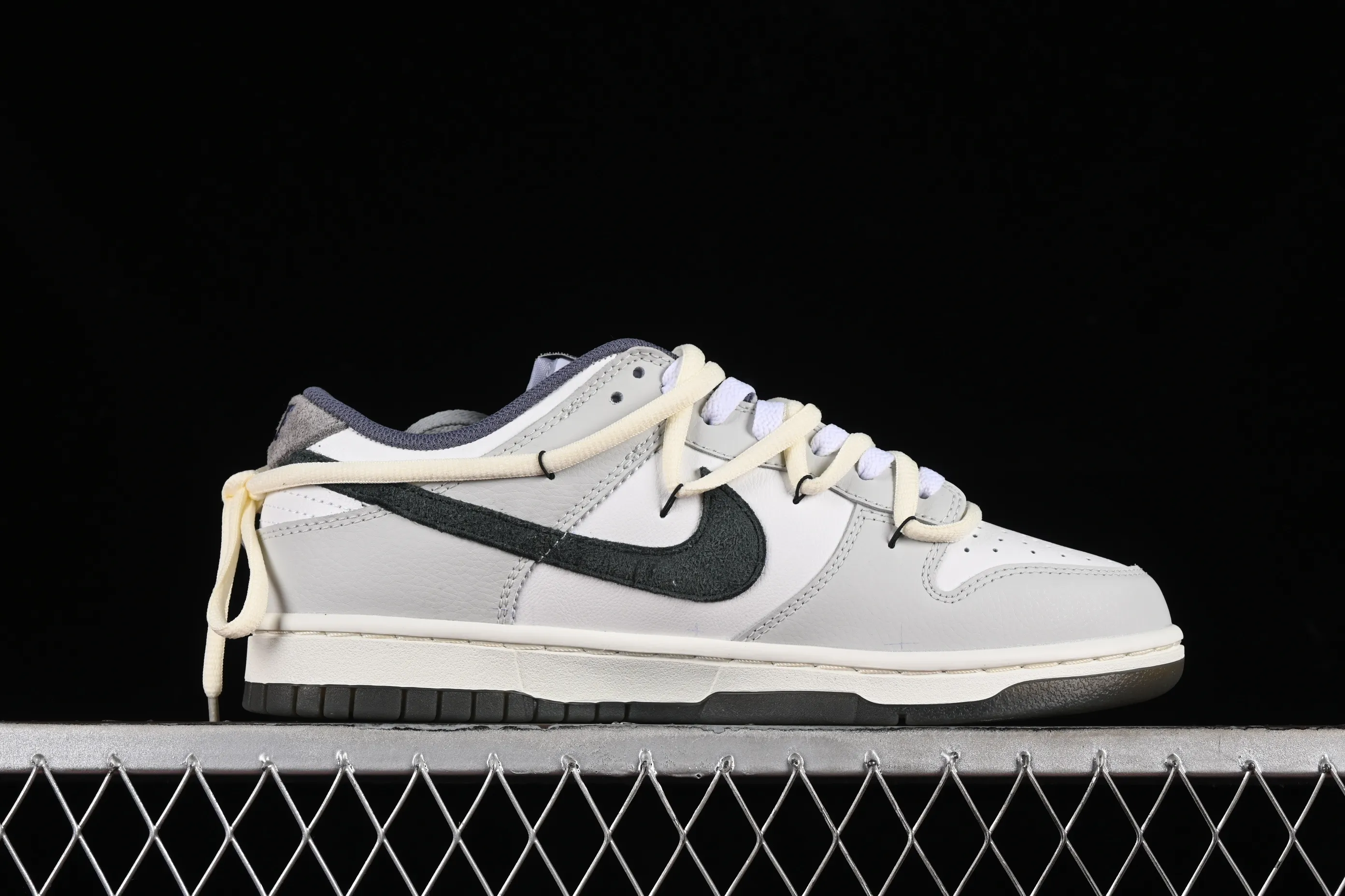 All Categories Nk SB Dunk Series Nk SB Dunk Low Low-top sneakers Nk Dunk Low SE Bubble Jellyfish Gray Island SB strap low-top casual sneakers FJ4188-100